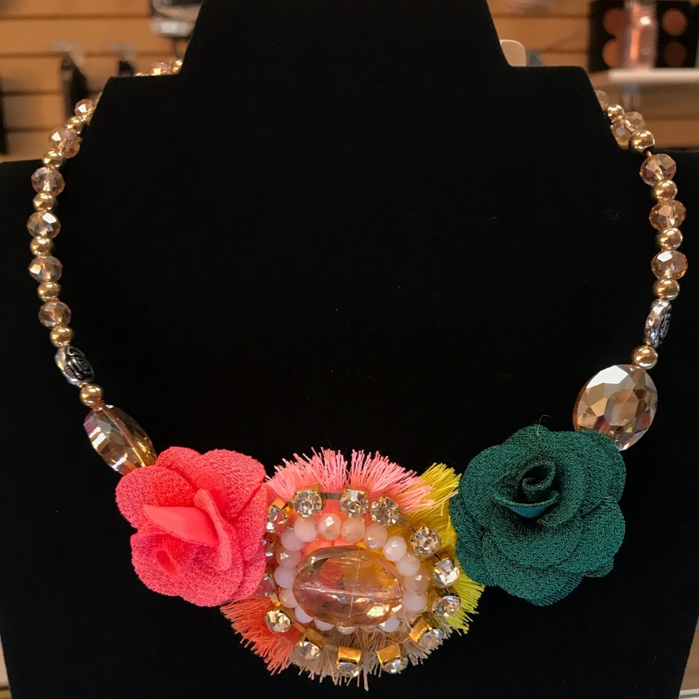 Flower necklace 😍✨